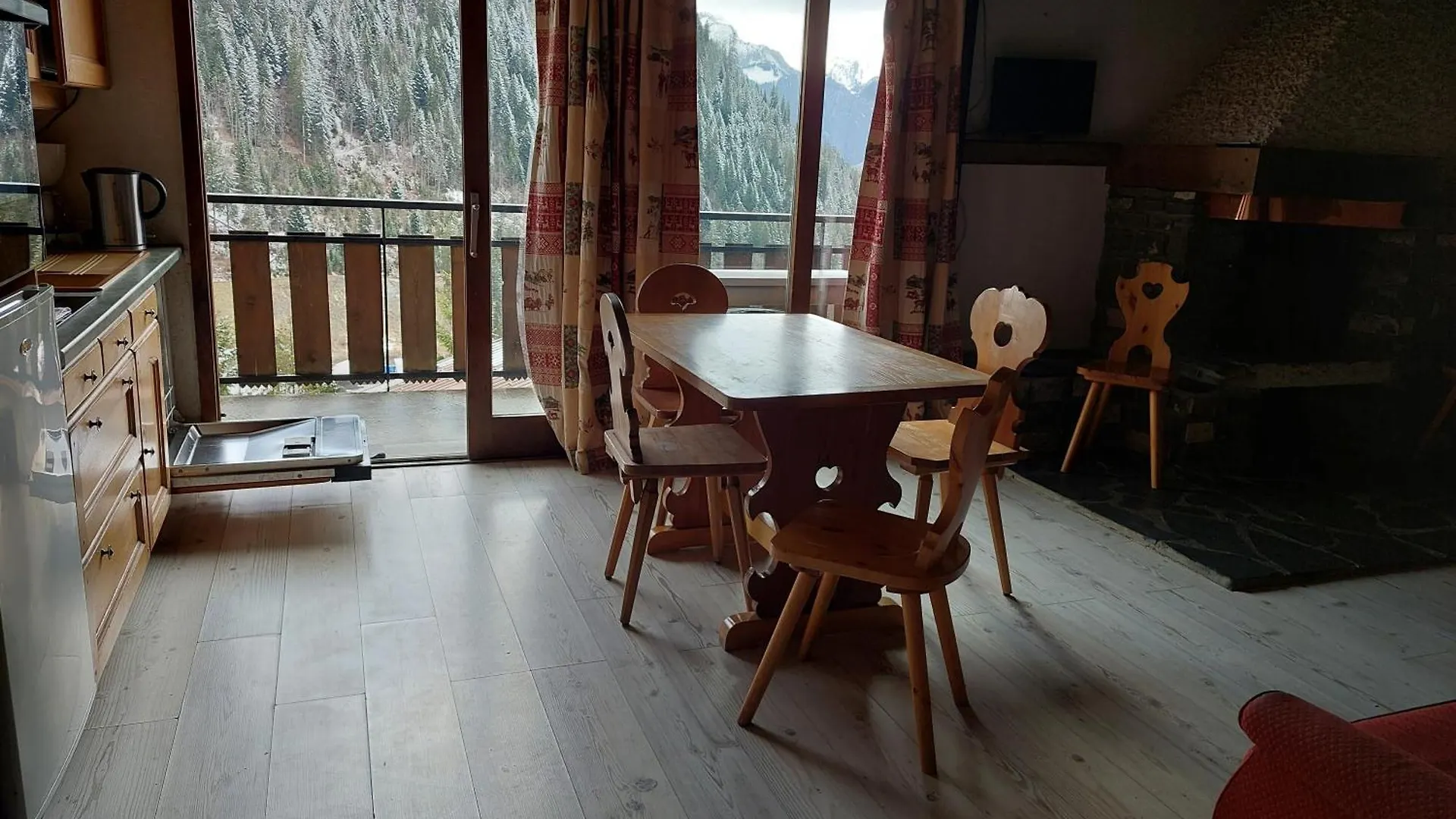 Hotel Bergerie Châtel 2*,